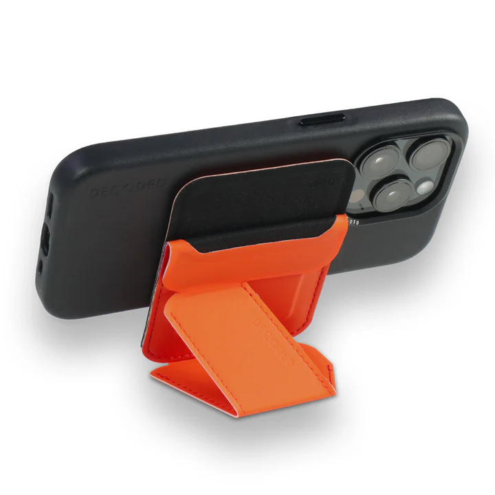 Decoded Magnetisk kortholder i silikon med stativ - Apricot